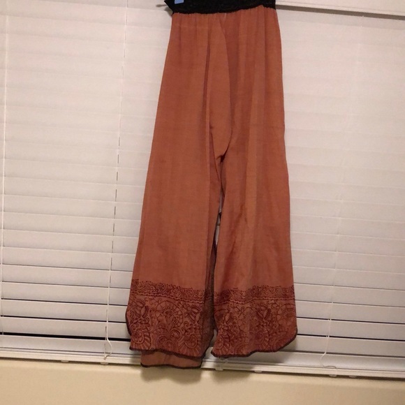 Gorgeous flowy pants - Picture 3 of 3